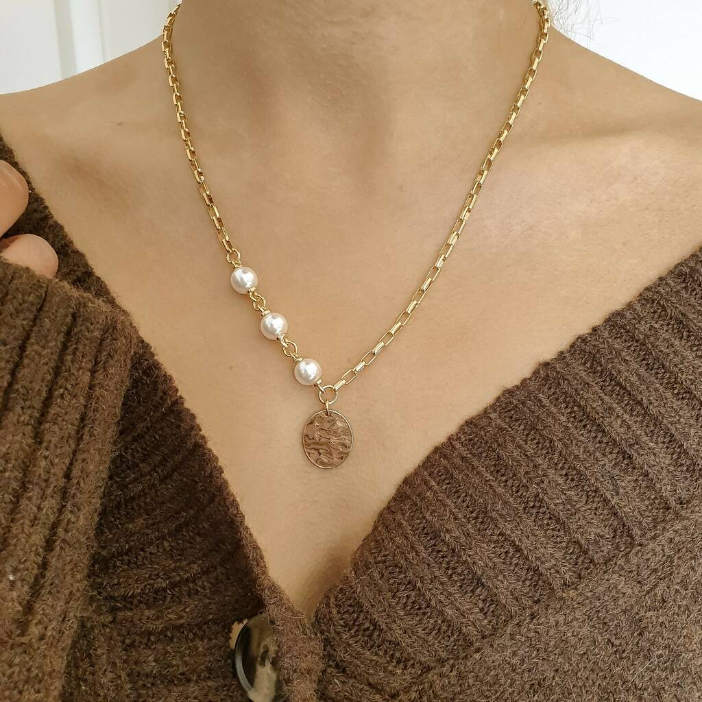 Strand Of Pearls Necklace Set By Misskukie