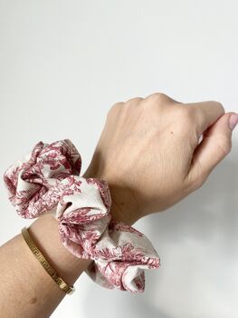 Marie Toile Scrunchie Red, 3 of 4