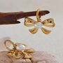 Monaco Ivory D’or Gold Pearl Ribbon Hoop Earrings, thumbnail 2 of 3