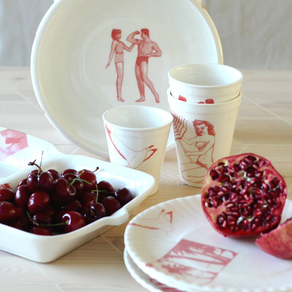 Red Vintage Beach Picnicware, 1 of 5