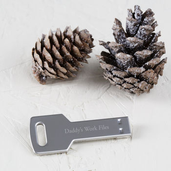 Engraved Christmas 32 Gb Usb Key For Daddy, 4 of 4