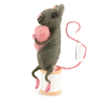 Sitting Hugging Heart Mouse, 3 of 8