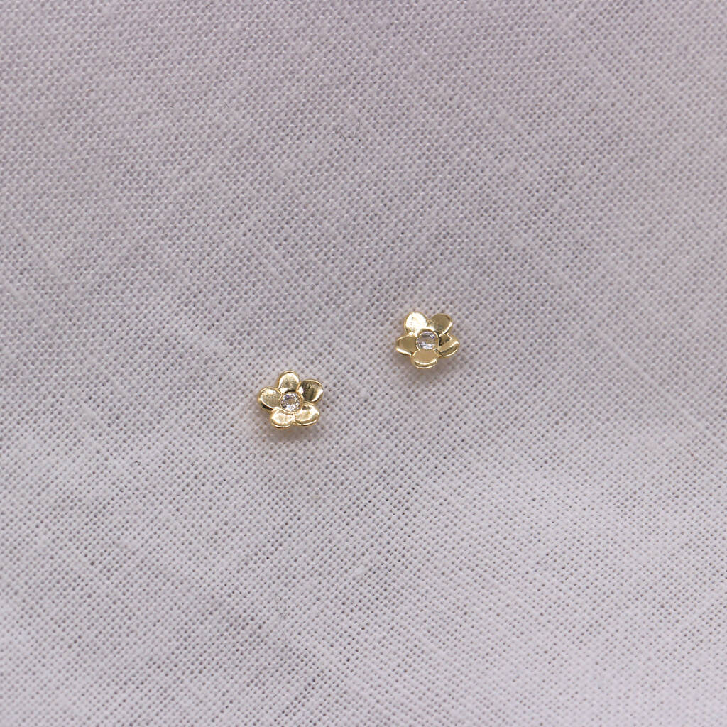 9ct Solid Gold Daisy Flower Dainty Stud Earrings, 1 of 4