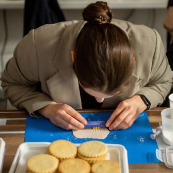 The Office Experience: Biscuit Decorating | Ten People, 3 of 9