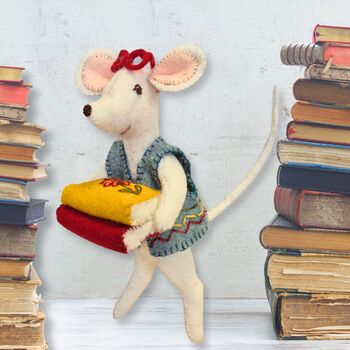 Little Mouse The Librarian Felt Craft Mini Kit, 5 of 6