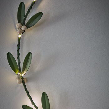 LED Mistletoe Wreath, 3 of 3