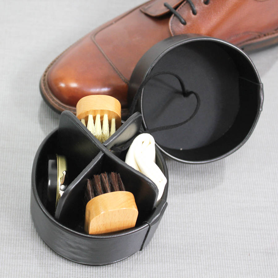 gentlemen-s-shoe-polishing-kit-by-the-british-belt-company