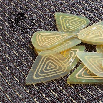 Acoustic Guitar Luxury Tin Of Eight Guitar Picks, 10 of 12