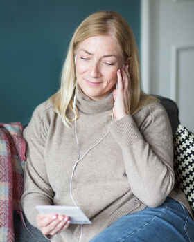 Rachel Cusk's Outline Audiobook In A Card Gift, 4 of 5