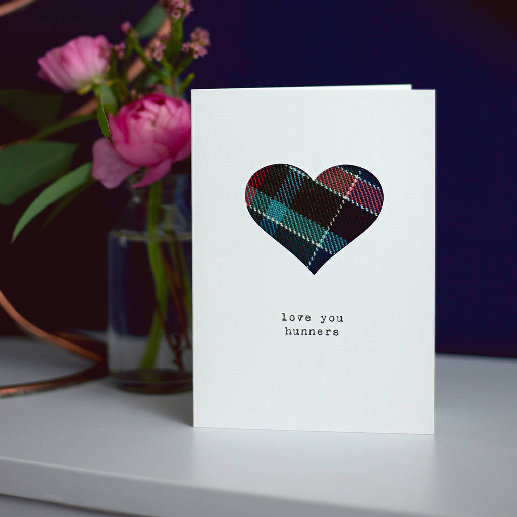 Wee Blue Coo Biglietto Di Auguri Scozzese - Who Cares Scotland Love Heart Tartan - Con Busta - 17,5x12,5 Cm