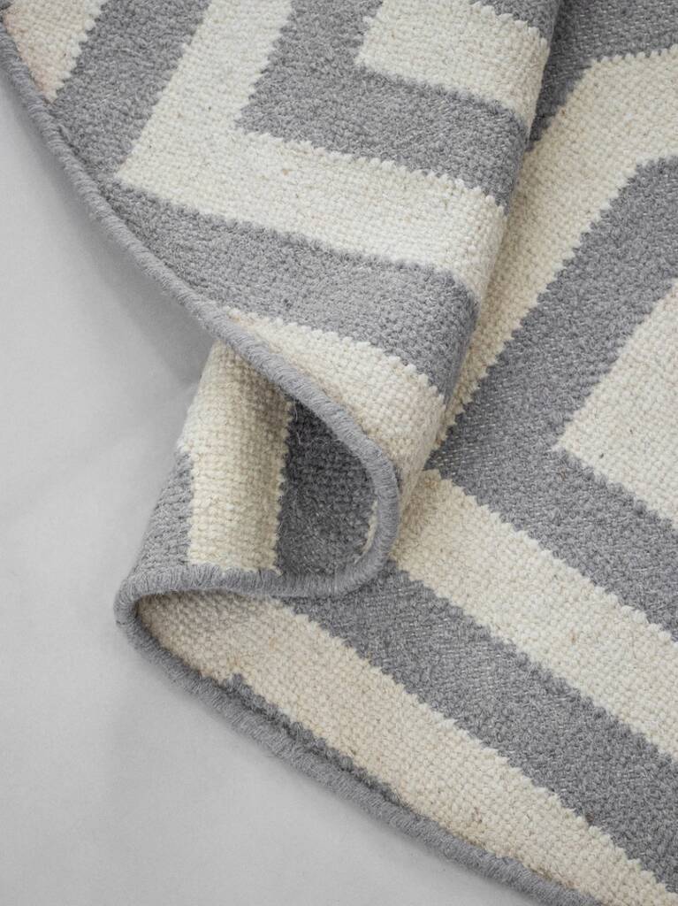 Handwoven Round Dhurrie Rug Grey / Off White By Mytri Designs ...