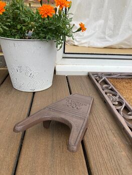 Cast Iron Welly Boot Jack And Scraper Sturdy Metal Puller Garden Accessory, 2 of 6