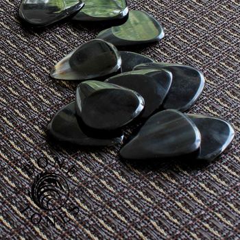 Acoustic Guitar Luxury Tin Of Eight Guitar Picks, 9 of 12
