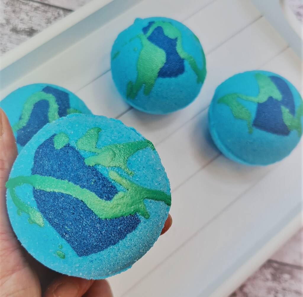 Worldie Luxury Bath Bomb By Skyn Bakery