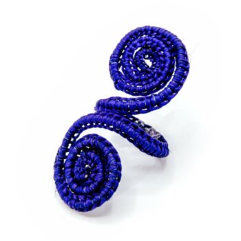 Set X Four Woven Natural Iraca Blue Spiral Napkin Rings, 3 of 5