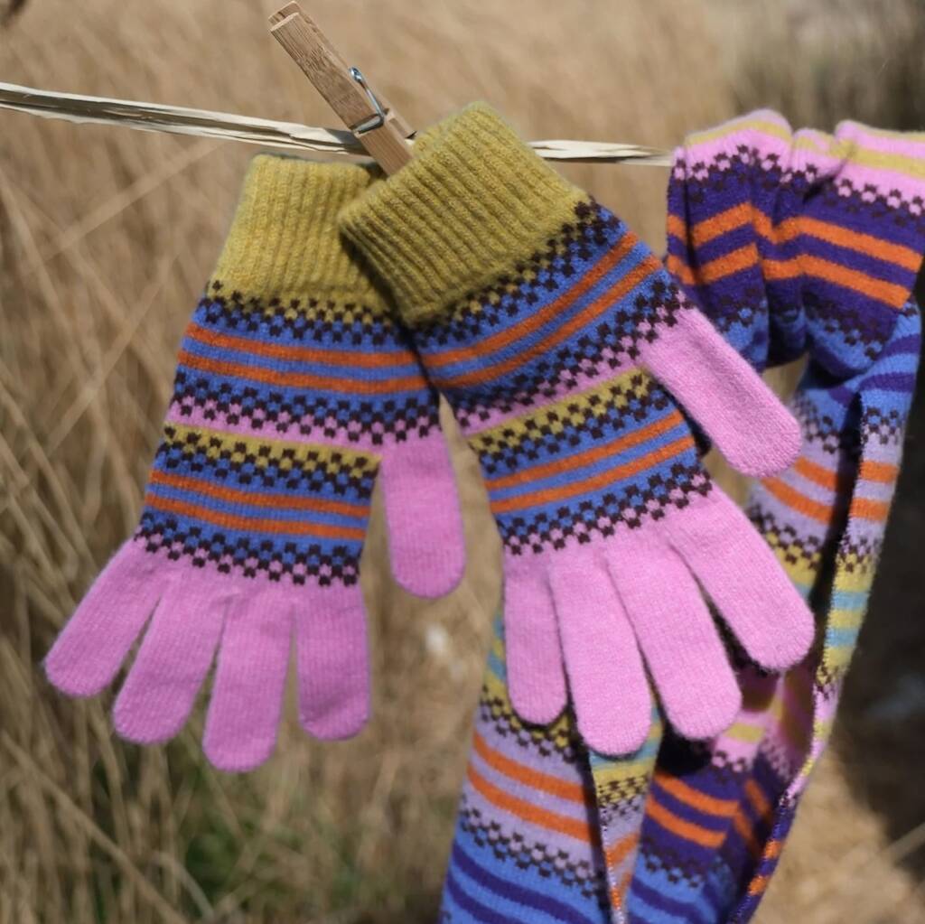 Quartz Pink Patterned Lambswool Gloves, 1 of 3