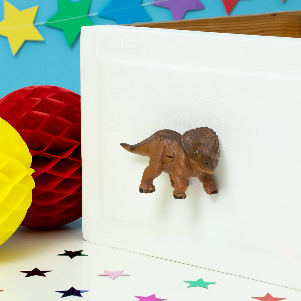 dinosaur with knob on head
