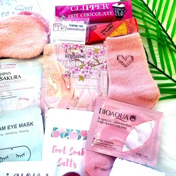 Luxury Christmas Hug In A Box – Xmas Pamper Hamper, 3 of 11