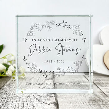 Personalised Wreath Memorial Crystal Token, 3 of 5
