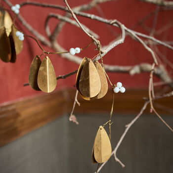 Mistletoe Garland With Antiqued Brass Leaves, 4 of 5