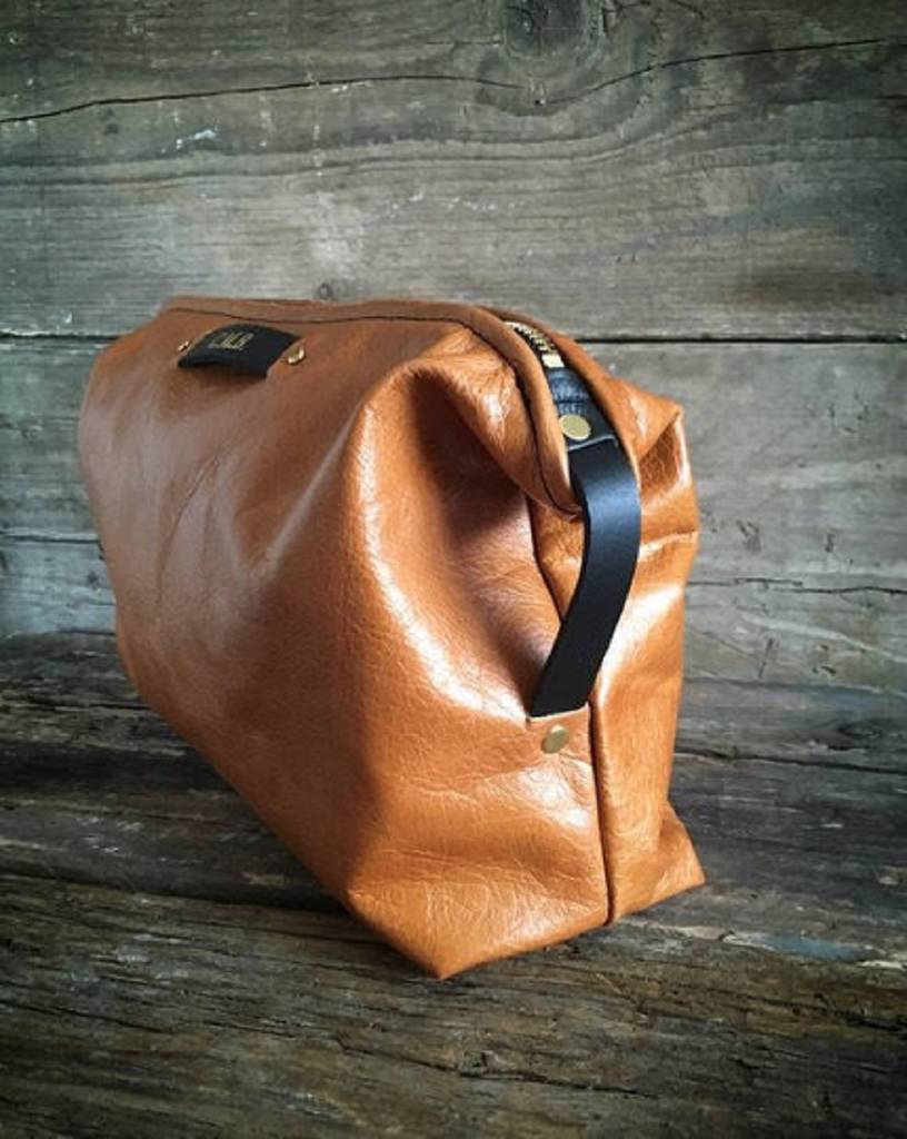 tan leather toiletry bag