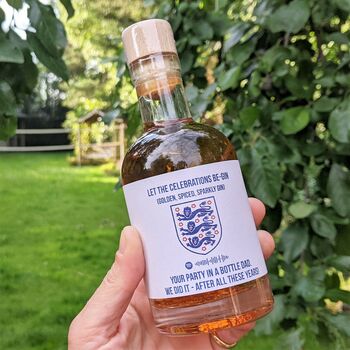 Personalised England Football Flavoured Gin With Music, 6 of 6