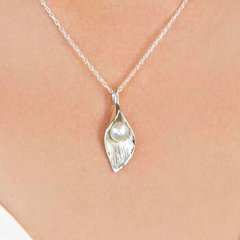 Molten Sterling Silver Lily Pearl Necklace, 3 of 12