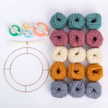 Learn To Make A Pompom Box, 8 of 11