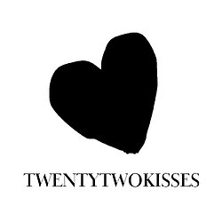 Twenty two kisses Logo