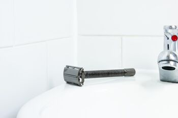 Personalised Traditional Twist Safety Razor, 4 of 6