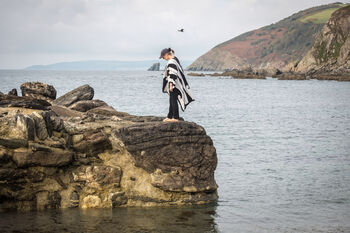 The Fluff Poncho Storm Black, 5 of 5