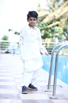 Boys Dazzling Snowflake Pathani Kurta Set, 2 of 3