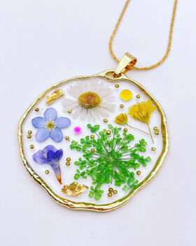 Medium Necklace With Daisies And Green Flowers, 9 of 11