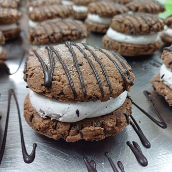 Vegan Oreo Cookie Sandwich – Cookies And Cream, 4 of 5
