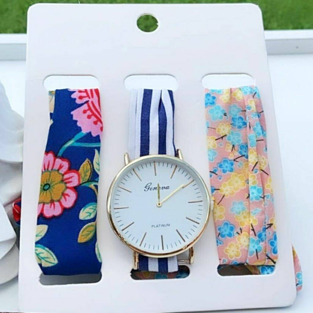Printed Changeable Bracelet Strap Women Wristwatch Set By The Colourful Aura