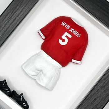 Rugby Legend KitBox: Wyn Jones: Wales, 2 of 6