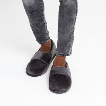 Snug Toes Men's Heated Slippers Grey, 3 of 7