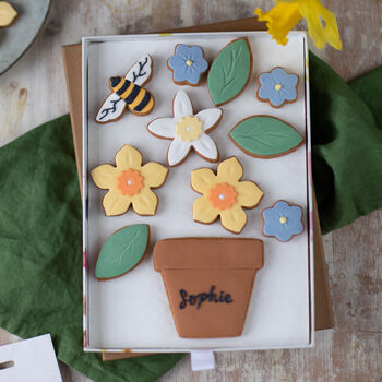 Bee Utiful Garden Blooms Biscuit Gift Set, 5 of 6