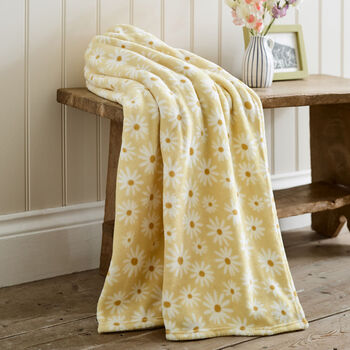 Cozy Daisy Supersoft Comfort Throw 240gsm, 2 of 4