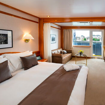 London Luxury Yacht Overnight Stay For Two, 2 of 9