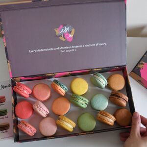 preview classic macaron gift
