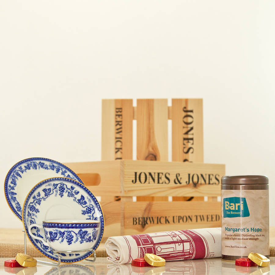 Tea Hamper With Vintage Blue And White Grape Wedgwood