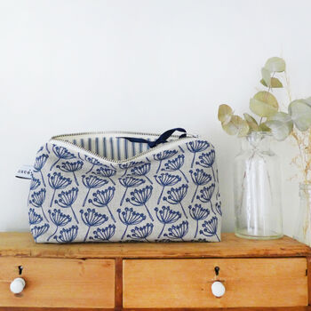 Cow Parsley Mid Pouch, 6 of 6