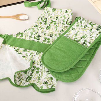 Traditional Scalloped Cotton Baking Apron, 5 of 9