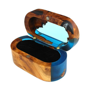 Electric Guitar Tin Of Four Merry Christmas Picks, 9 of 12