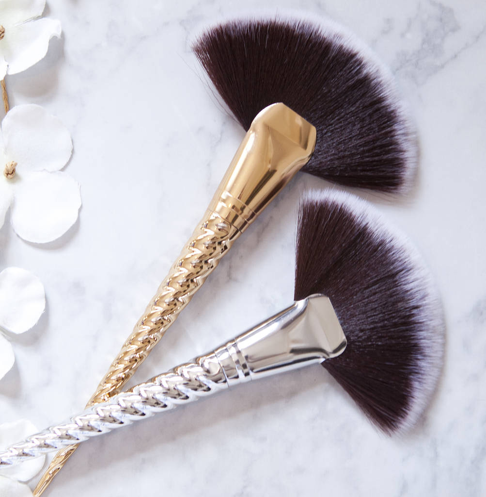 Fan Makeup Brush By Avenue22