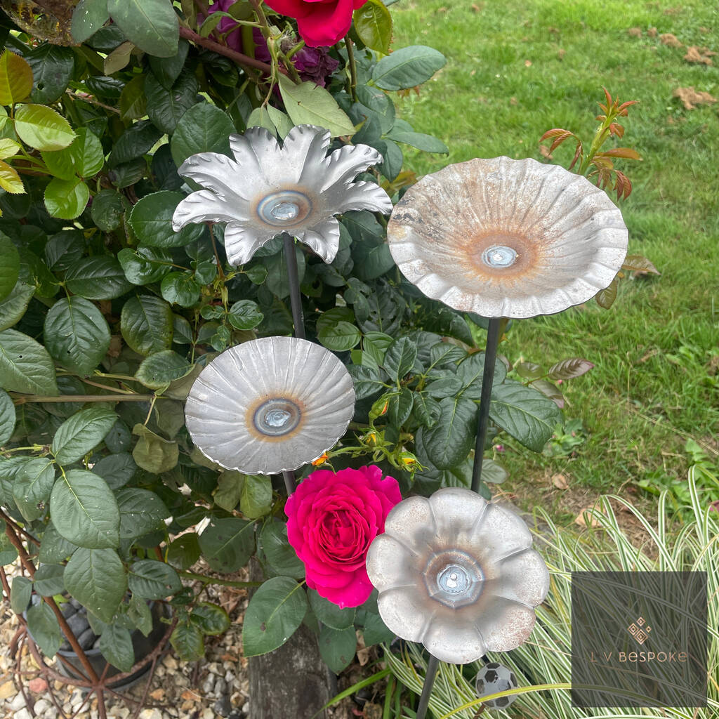 Stylist Bee Drinker Stake For Vibee's, 1 of 6