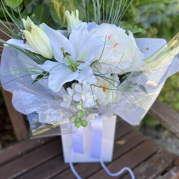 White Lily Gift Bouquet, 3 of 10
