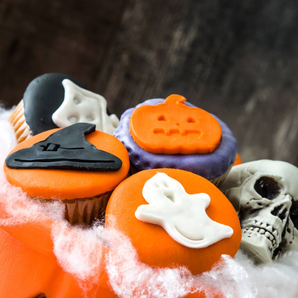 Make And Decorate 12 Spooky Halloween Cupcakes By Dolce Senso ...