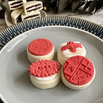 St George's Day Personalised Chocolate Coated Oreo Gift, 6 of 12